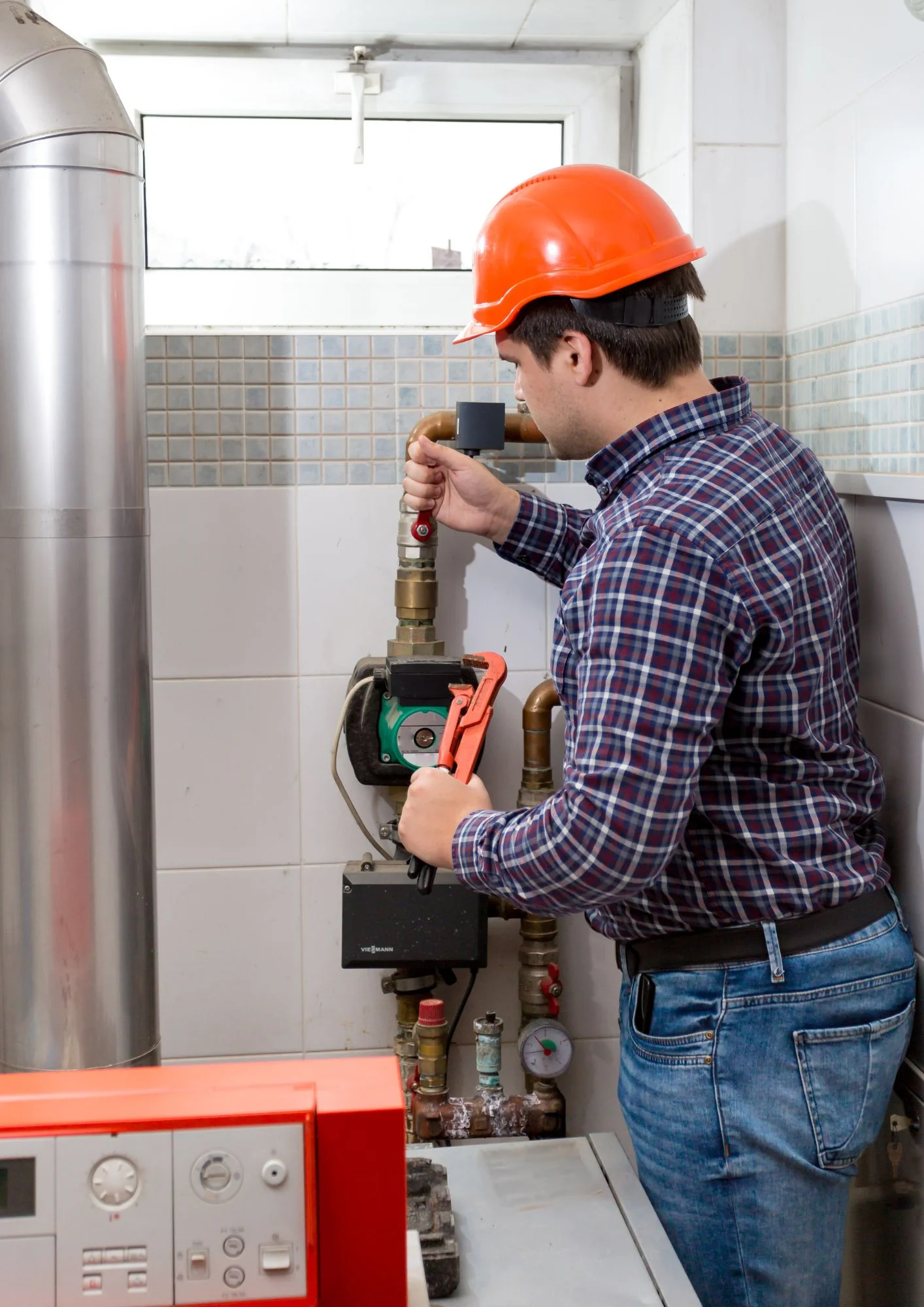 Tank vs. Tankless Water Heaters: Which is Right for NWA?